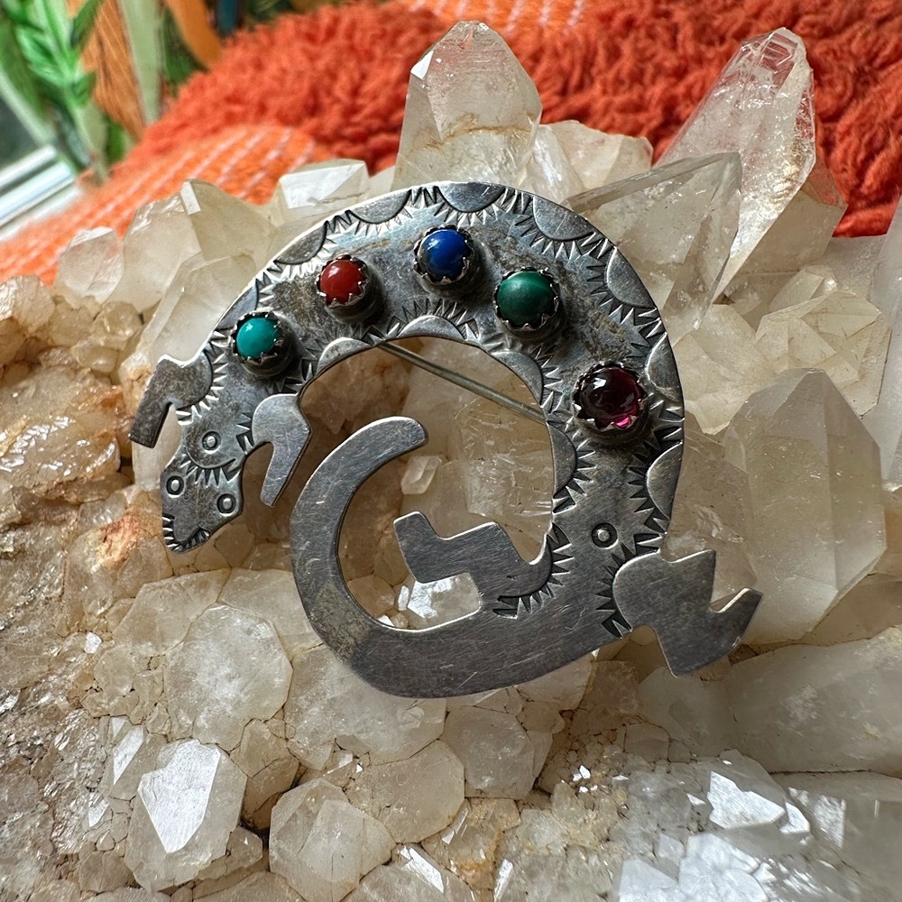 Artist signed Sterling silver stone cabochon lizard pendant